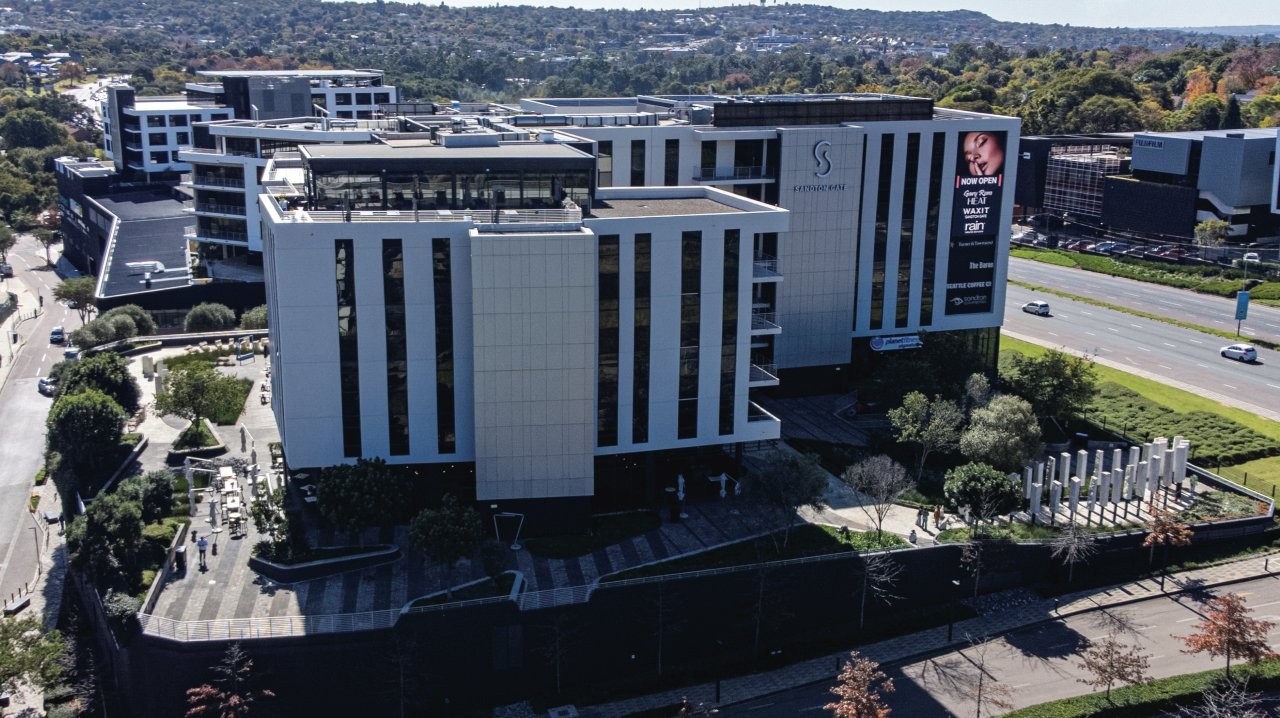 Sandton Gate wins at SAPOA’s 60th awards, making the case for “building around the working day”